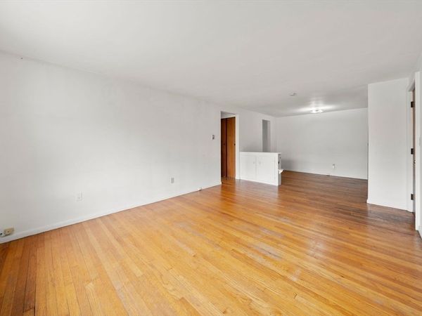 11 Colonial Village Dr, Unit 8, Arlington, MA 02474