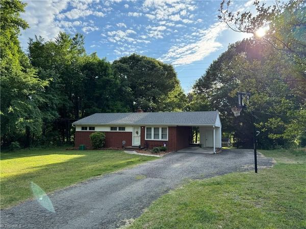 3338 Oliver Hills Road , Greensboro, NC 27406