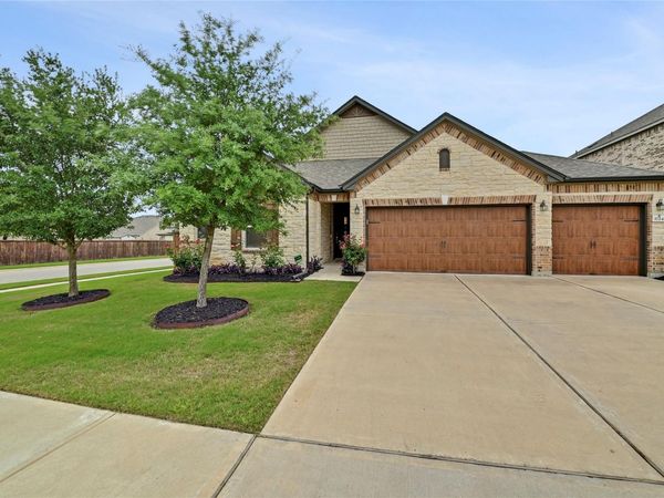 1724 Stinnett DR , Leander, TX 78641