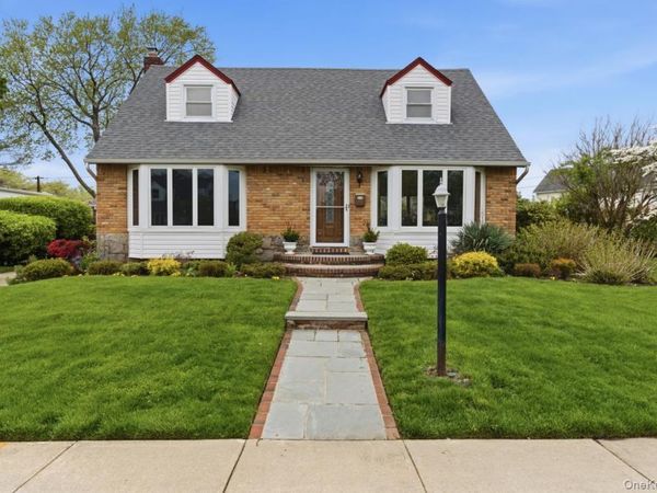34 Park Circle W, New Hyde Park, NY 11040