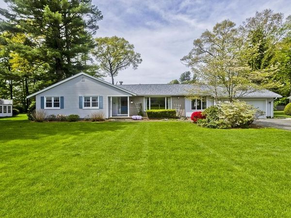 46 Woodcliff Dr, Westfield, MA 01085