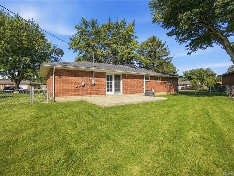 300 Capri Place, New Lebanon, OH 45345 Photo 24