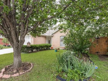 7429 Creekfall Drive, Fort Worth, TX 76137