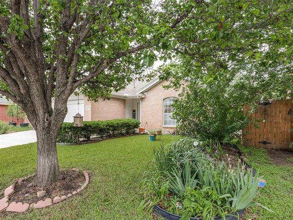 7429 Creekfall Drive, Fort Worth, TX 76137