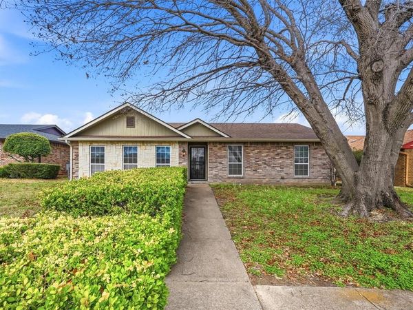 905 Brookhaven Drive, Lancaster, TX 75134