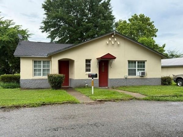 302 E 11th Street , Mount Pleasant, TX 75455