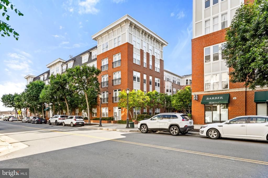 2665 Prosperity Avenue, Unit 105, Fairfax, VA 22031 Main Photo