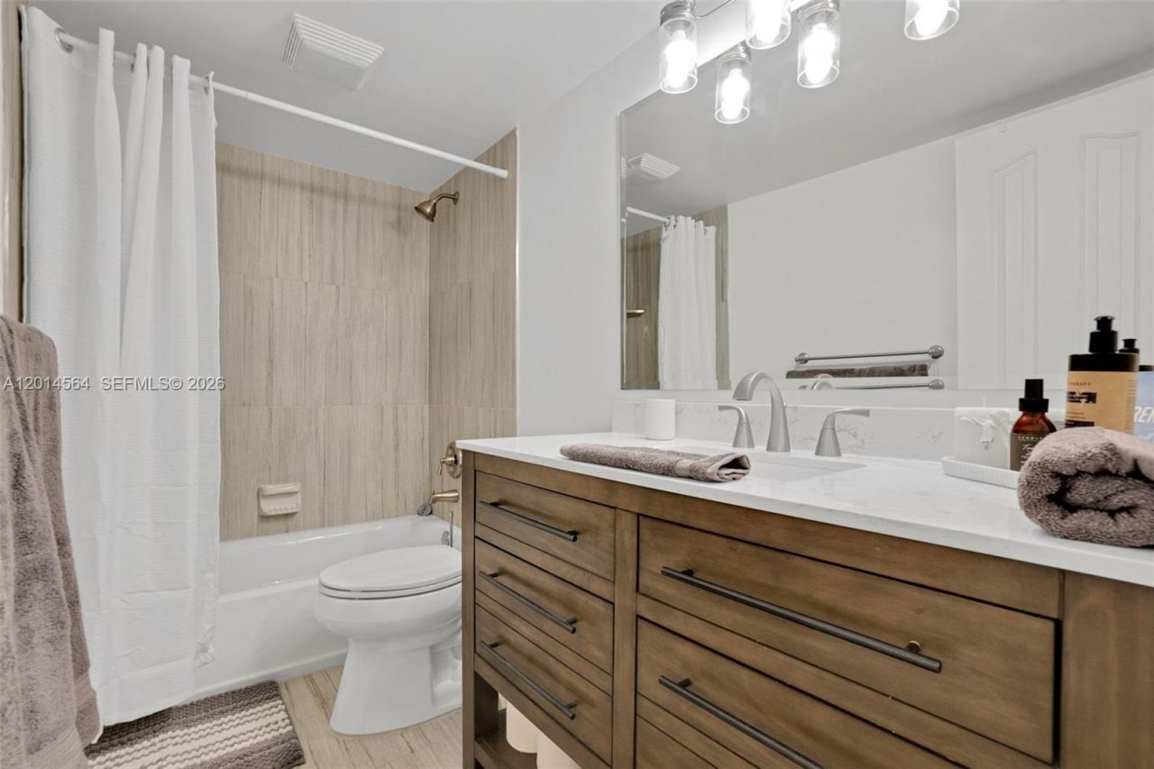 500 Egret Cir, Unit 8403, Delray Beach, FL 33444 Photo
