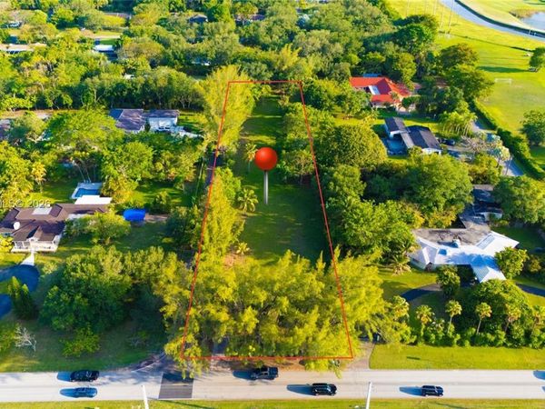 9840 SW 104th St , Miami, FL 33176