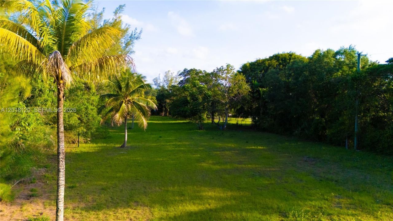9840 SW 104th St , Miami, FL 33176 Photo