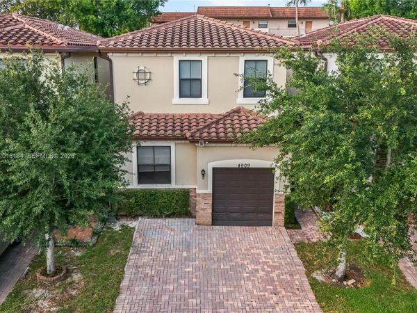 4909 NW 59th St , Tamarac, FL 33319
