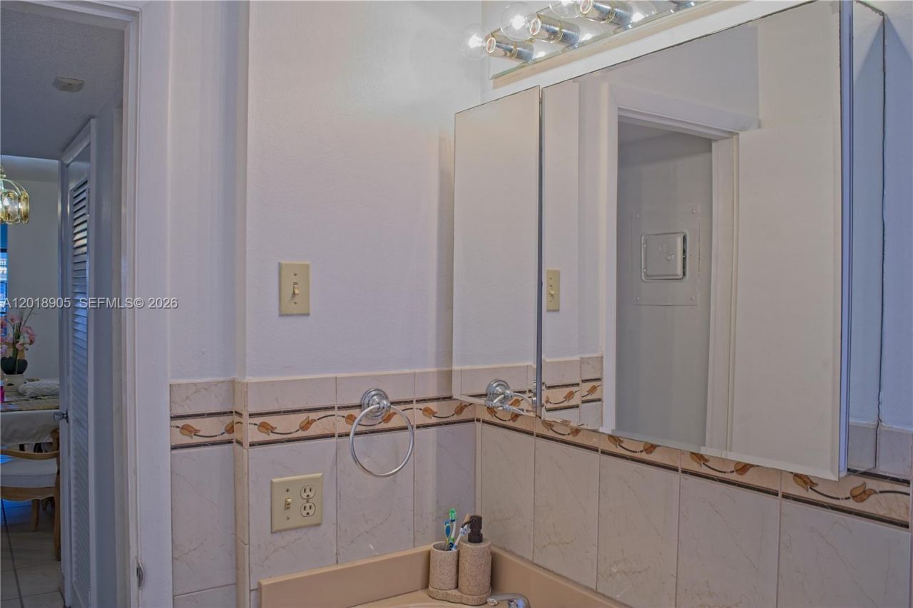 5300 Washington St , Unit F215, Hollywood, FL 33021 Photo