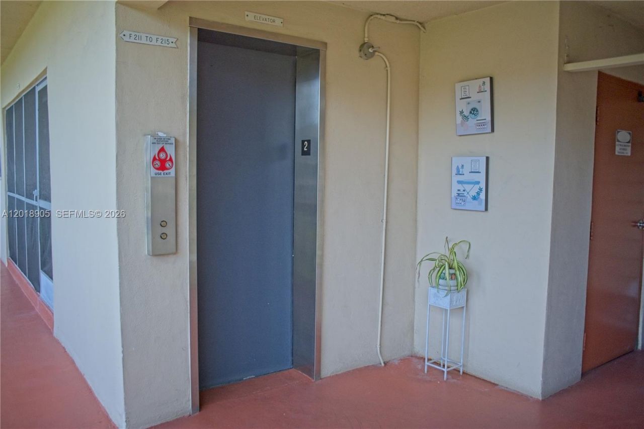 5300 Washington St , Unit F215, Hollywood, FL 33021 Photo