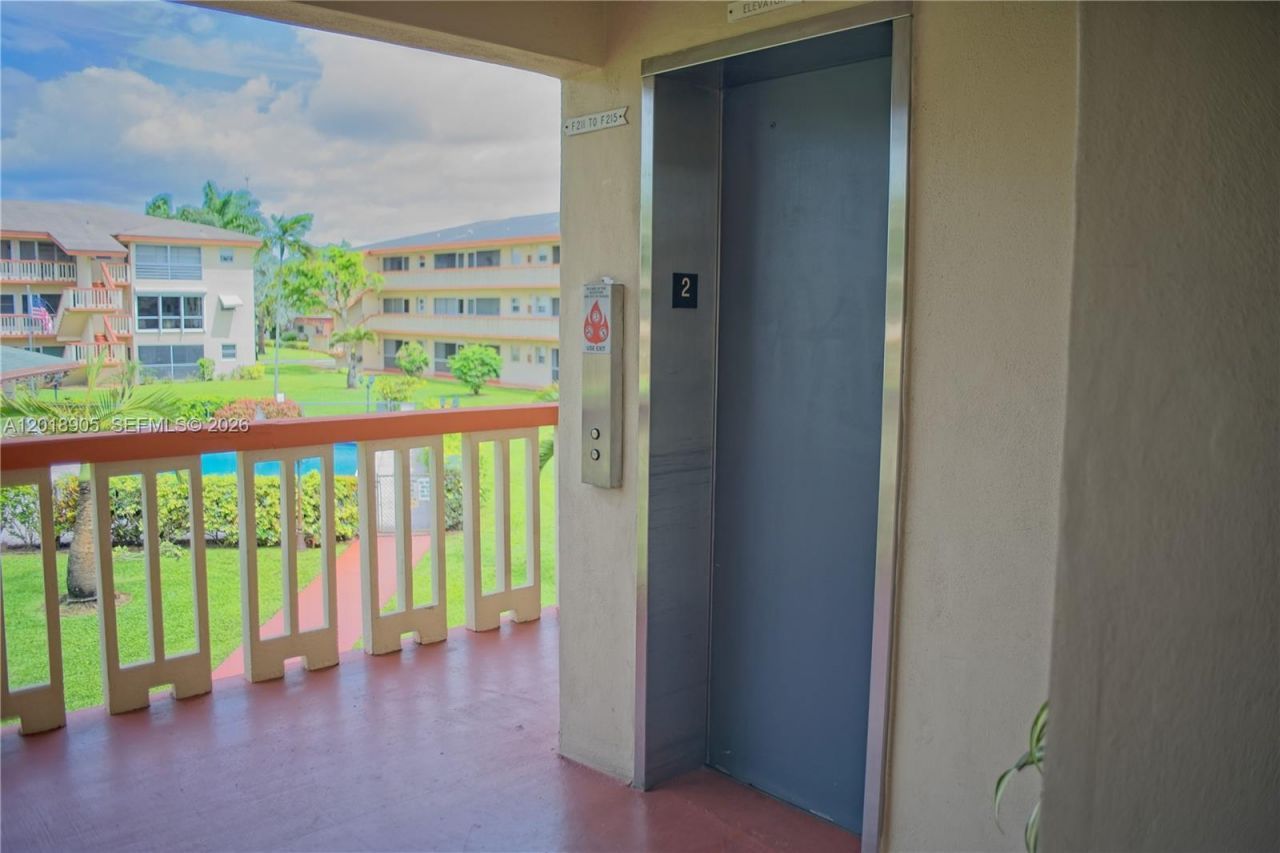 5300 Washington St , Unit F215, Hollywood, FL 33021 Photo