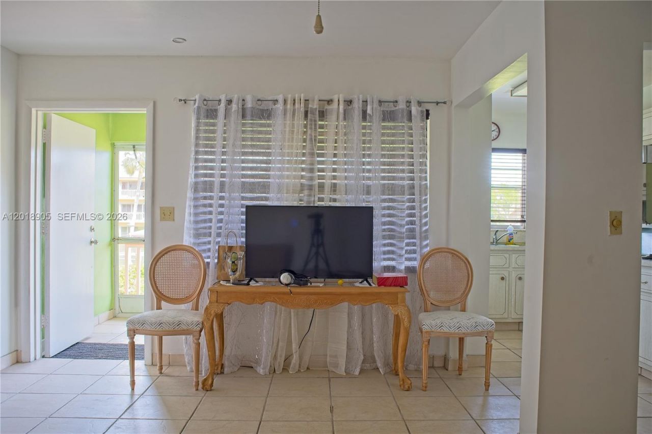 5300 Washington St , Unit F215, Hollywood, FL 33021 Photo