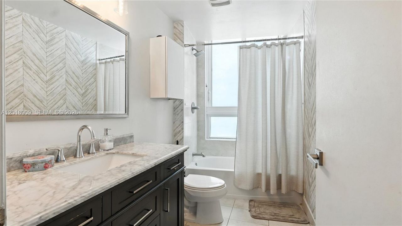 1900 N Bayshore Dr , Unit 2810, Miami, FL 33132 Photo