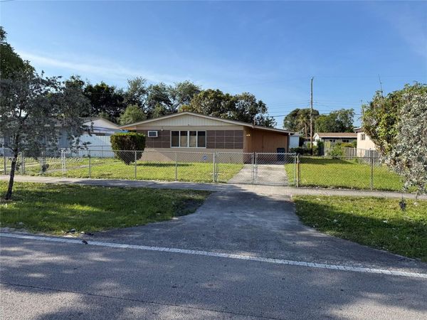 3020 NW 71st St , Miami, FL 33147