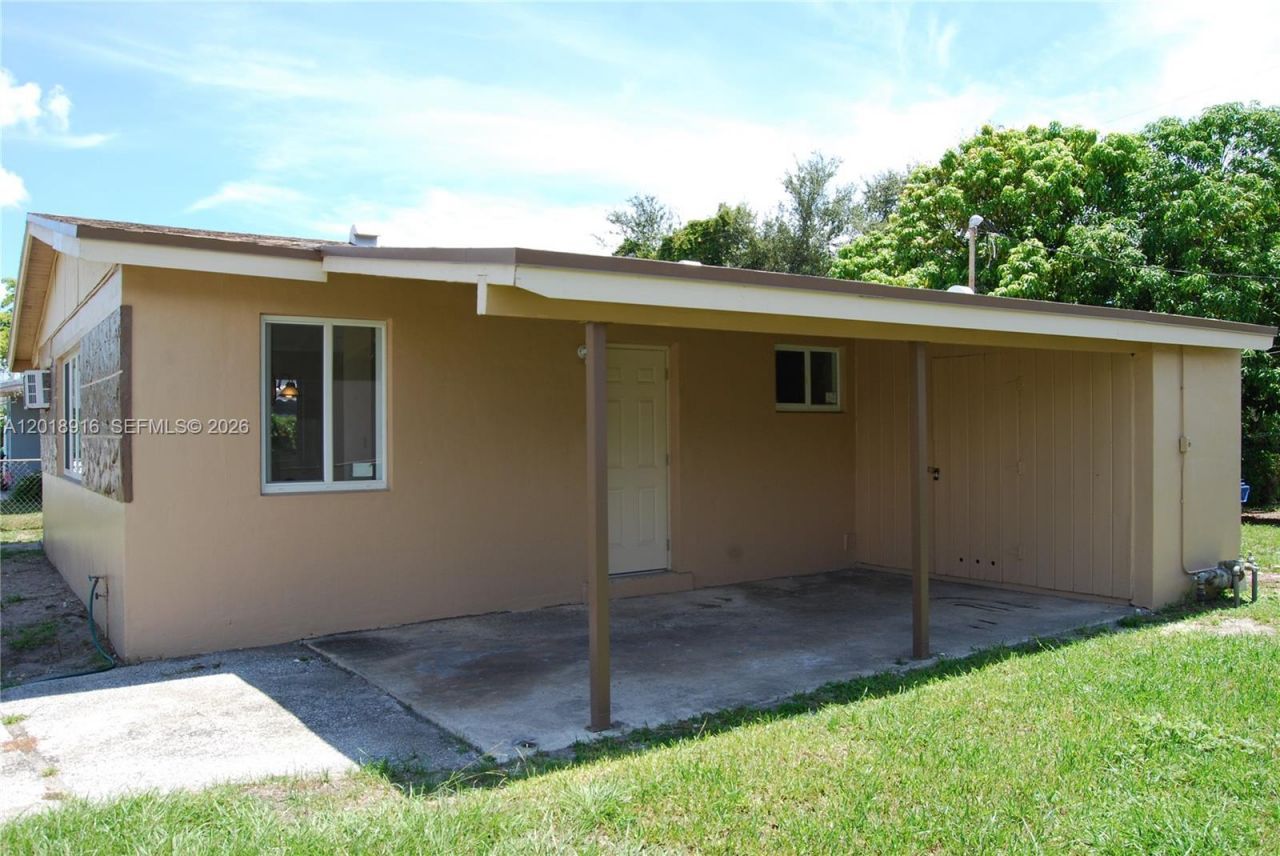 3020 NW 71st St , Miami, FL 33147 Photo