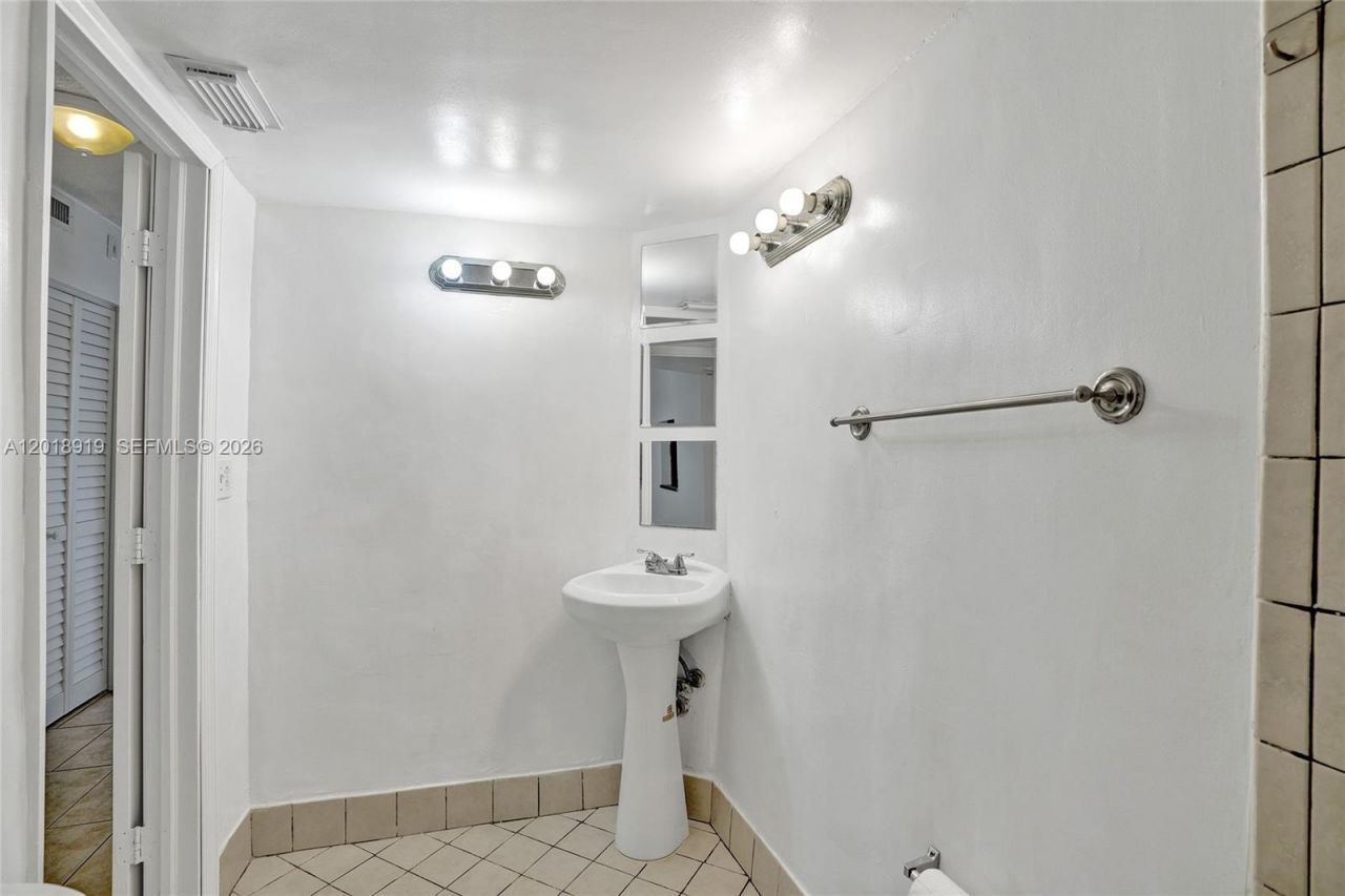 1601 NE 191 St, Unit B112, Miami, FL 33179 Photo