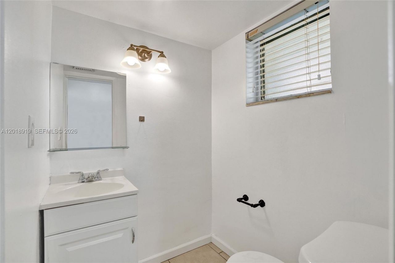 1601 NE 191 St, Unit B112, Miami, FL 33179 Photo