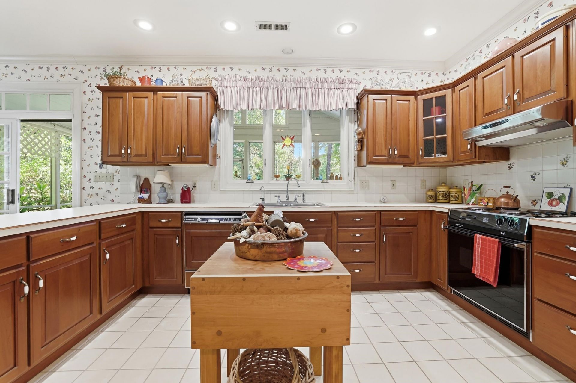 474 Muirfield Dr. Photo 3