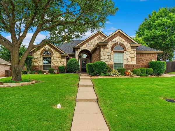 105 Daisey Lane, Justin, TX 76247