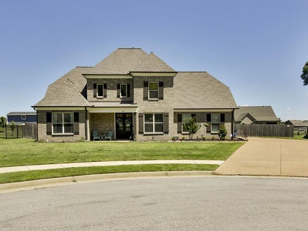 402 S CHINKAPIN DR, Atoka, TN 38004