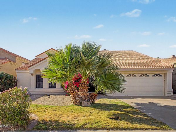 3914 E AMBERWOOD Drive, Phoenix, AZ 85048