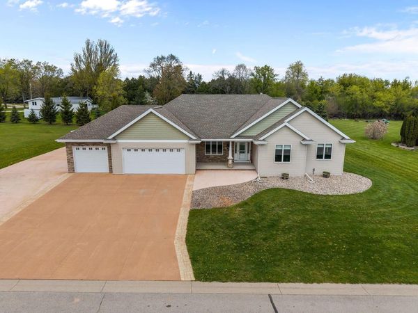 5770 Natures LANE, Appleton, WI 54914