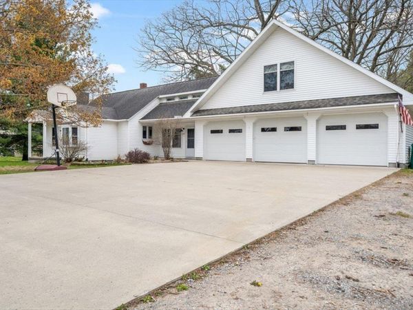 1007 1st Street W, Tawas City, MI 48763