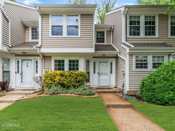 26 Duncan Way, Freehold, NJ 07728