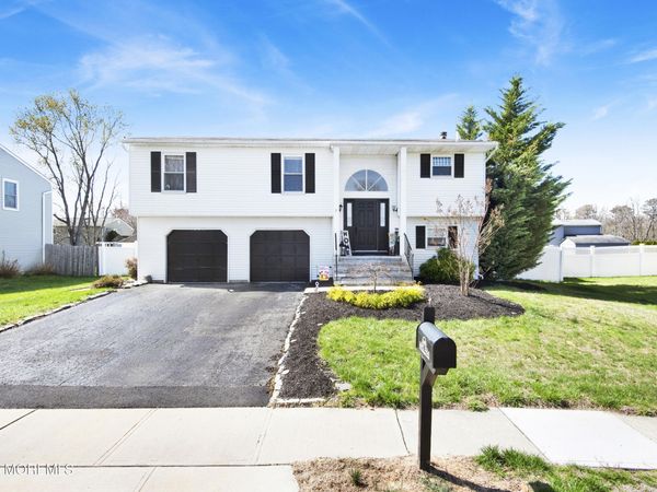 19 Peachstone Road, Howell, NJ 07731
