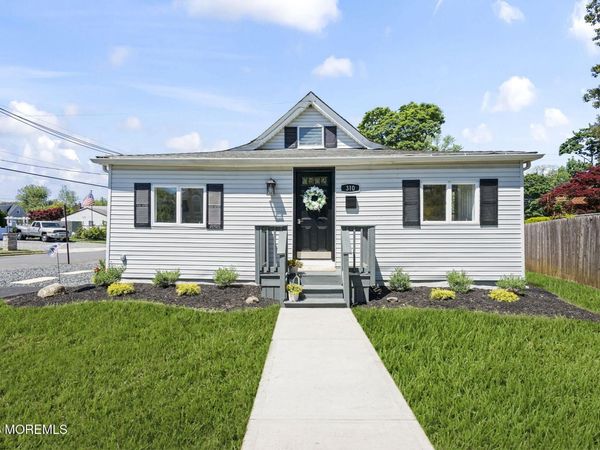 310 East Road, Belford, NJ 07718