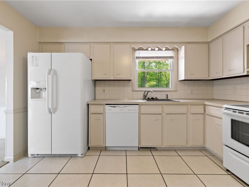 27103 Hilliard Boulevard , Westlake, OH 44145 Photo 4