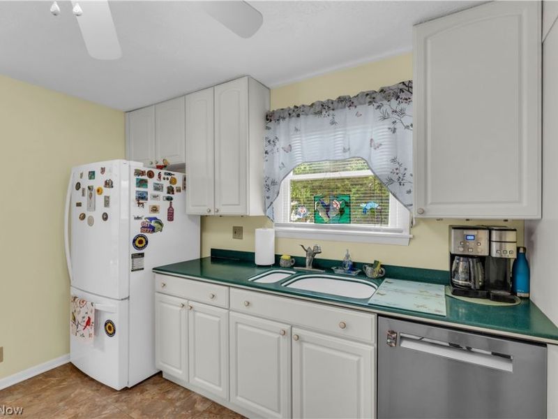 5295 Broadway, Lorain, OH 44052 Photo 8