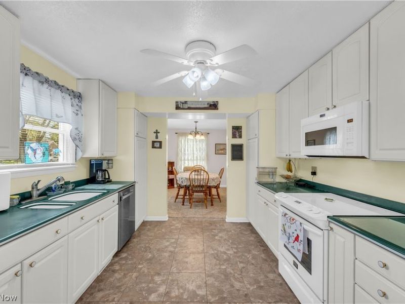5295 Broadway, Lorain, OH 44052 Photo 9