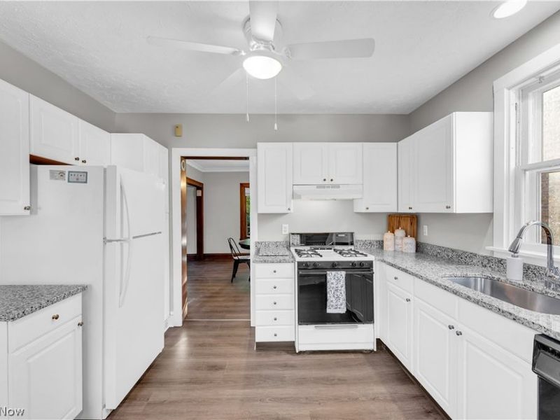 2141 Mckinley Avenue , Lakewood, OH 44107 Photo 9