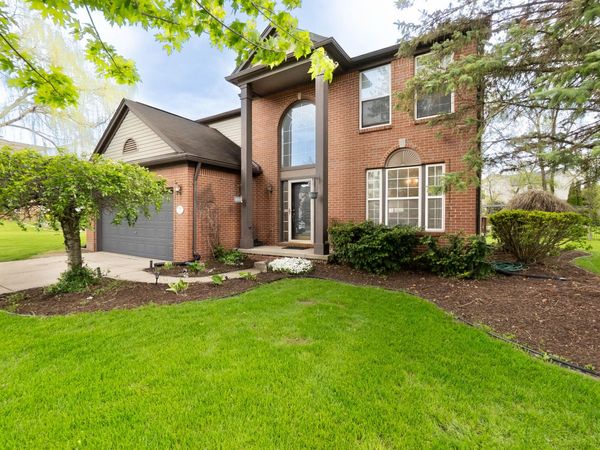 399 Quail Ridge Court, Waterford, MI 48327