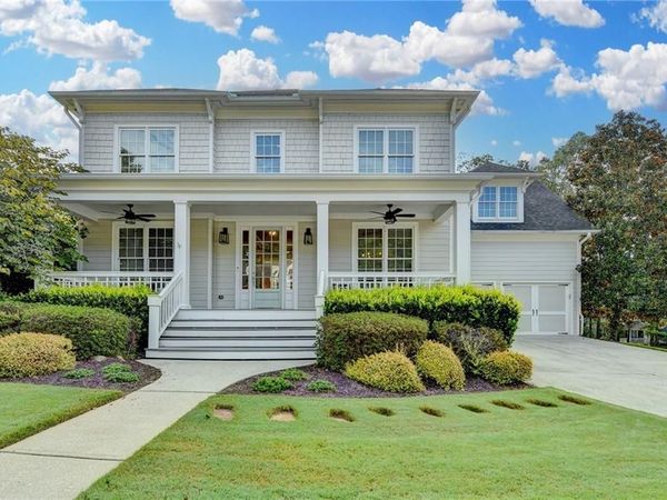 7051 Dove Point Lane , Hoschton, GA 30548