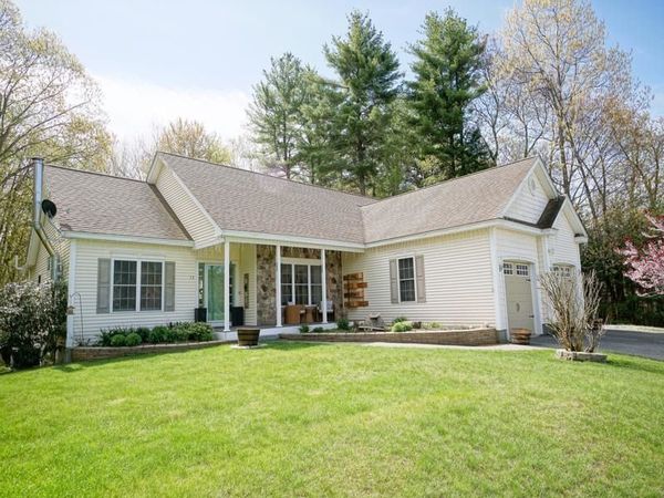 15 Goldfinch Drive, Pelham, NH 03076