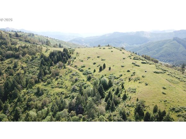 8143 TILLER TRAIL HWY, Canyonville, OR 97417