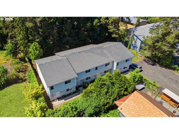 320 MONMOUTH S AVE, Monmouth, OR 97361
