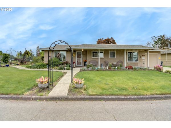 200 S CASCADE DR, Woodburn, OR 97071