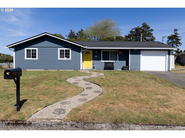 420 JUNIPER ST, Florence, OR 97439