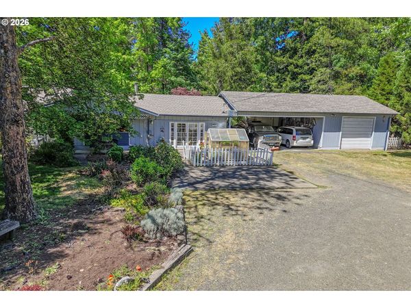 177 NE LOMBARDY DR, Roseburg, OR 97470