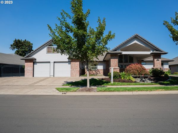 906 MCKENZIE CREST DR, Springfield, OR 97477