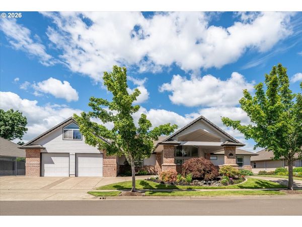 906 MCKENZIE CREST DR, Springfield, OR 97477