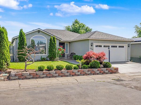 2200 Lara Lane, Central Point, OR 97502