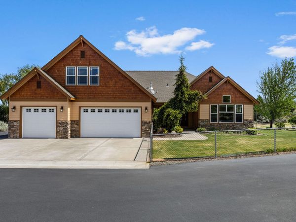 2310 SE Bitterbrush Drive, Madras, OR 97741