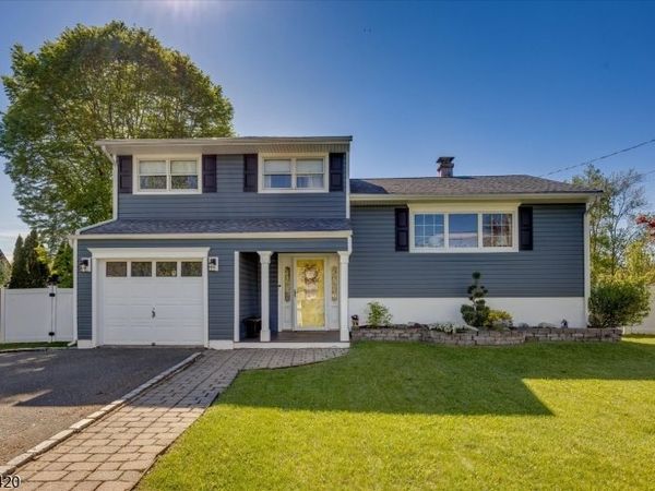 7 Beekmeer Pl, Mount Olive, NJ 07836